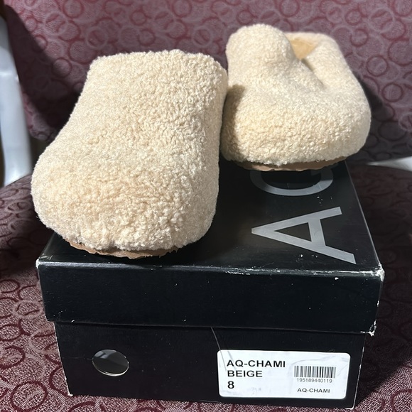 NIB Women's Chami Faux Shearling Slippers - Size 8 - beige - Picture 3 of 6